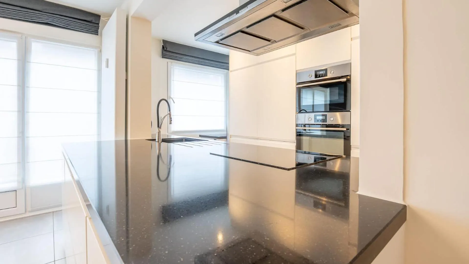 אוסטנדה Amazing Apartment For 8 With Parking Space